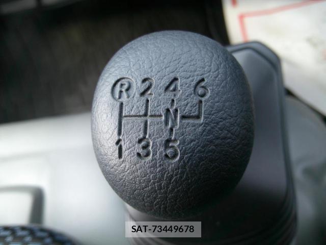 Hino DUTRO 2025-07 4420458-17