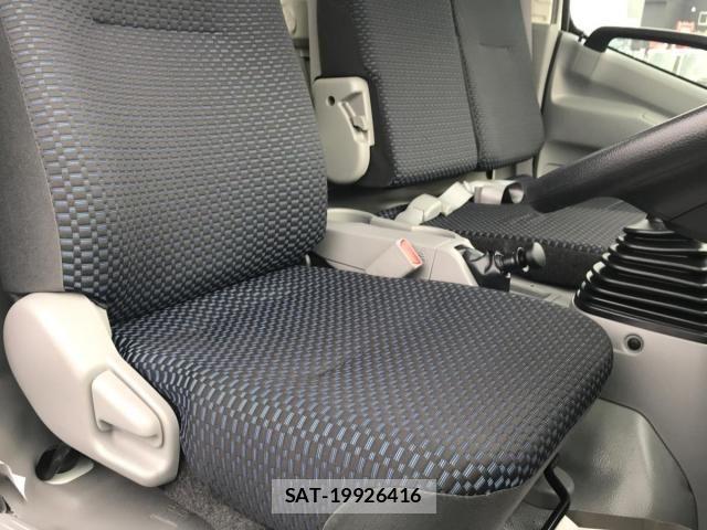 Hino DUTRO 2025-06 4591213-17