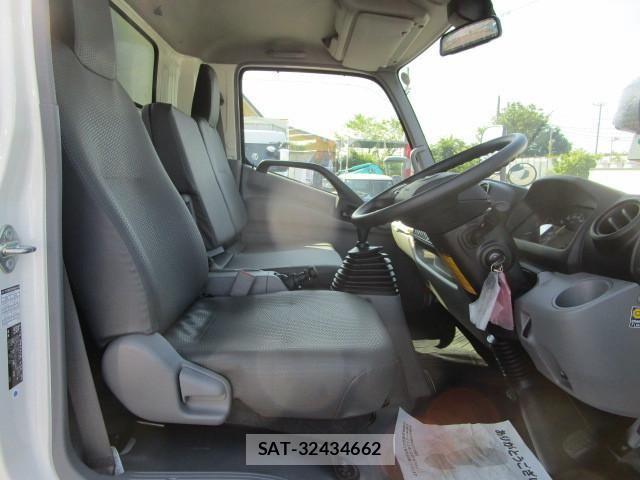Hino DUTRO 2025-08 4591206-17