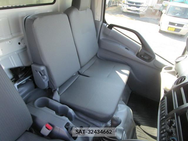 Hino DUTRO 2025-08 4591206-18
