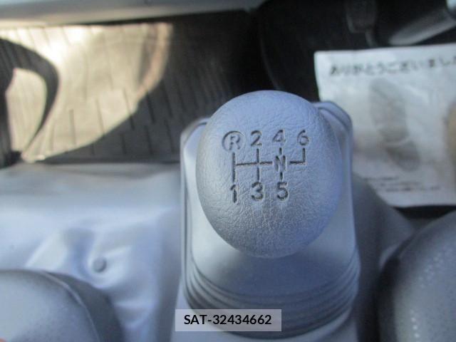 Hino DUTRO 2025-08 4591206-21