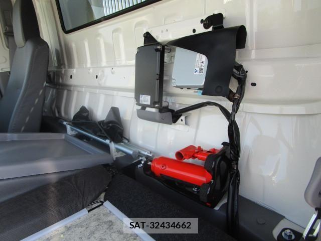 Hino DUTRO 2025-08 4591206-27