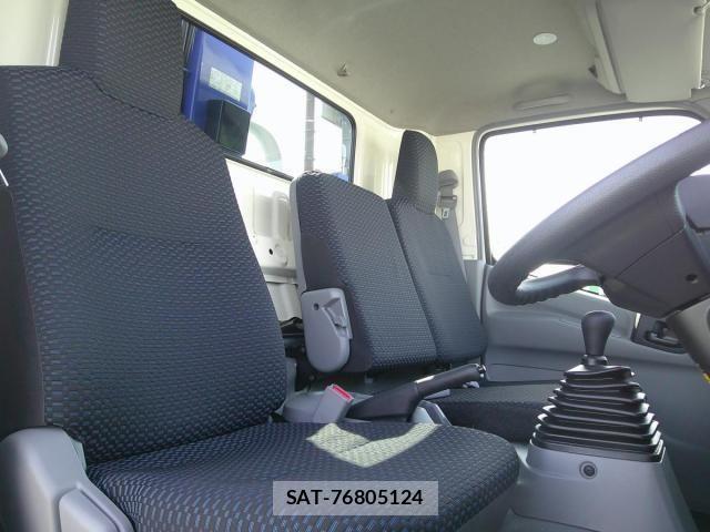 Hino DUTRO 2025-07 4638713-19