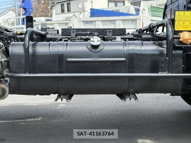 Hino DUTRO 2025-07 4638710-23