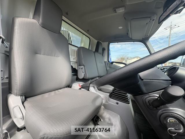 Hino DUTRO 2025-07 4638710-24