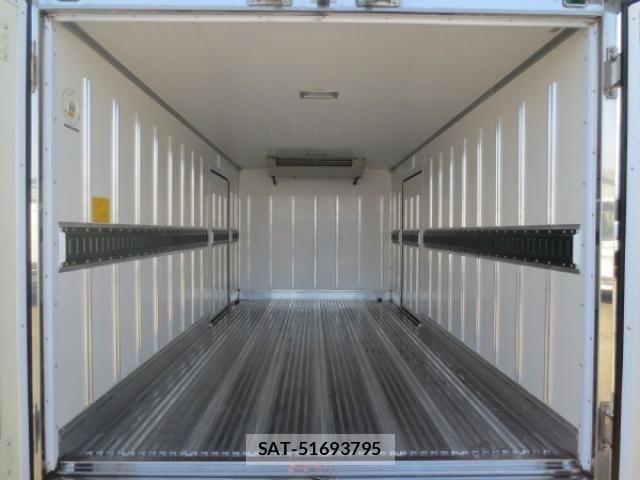 Hino DUTRO 2023-02 4753053-9
