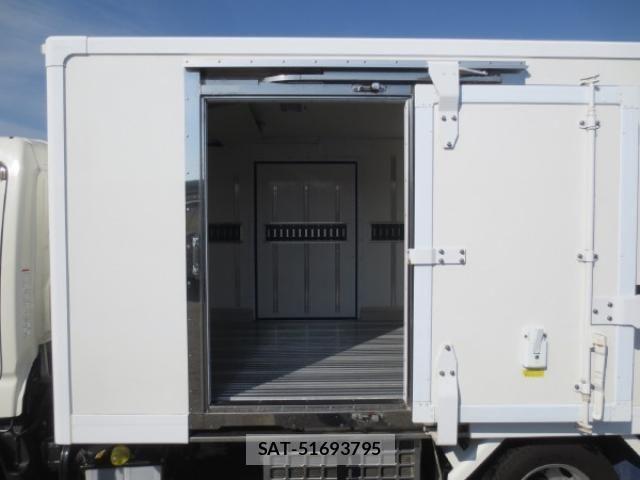 Hino DUTRO 2023-02 4753053-11