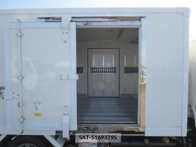 Hino DUTRO 2023-02 4753053-12