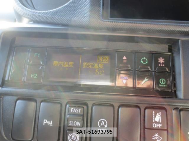 Hino DUTRO 2023-02 4753053-15