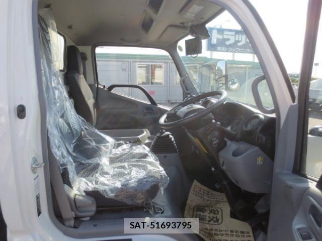 Hino DUTRO 2023-02 4753053-17