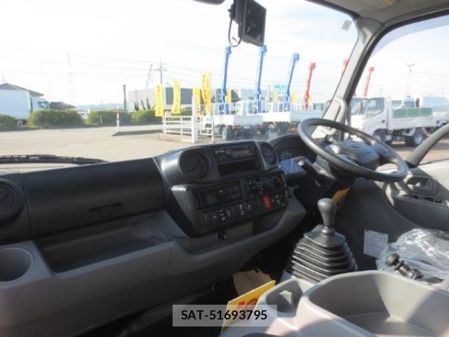 Hino DUTRO 2023-02 4753053-18