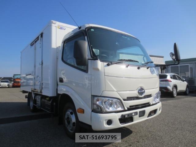 Hino DUTRO 2023-02 4753053-1