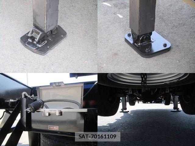 Hino DUTRO 2015-09 4753048-13