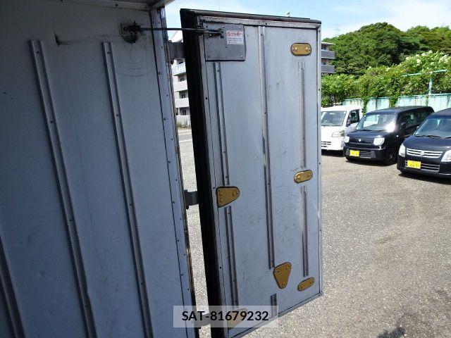 Hino DUTRO 2014-08 4753057-15