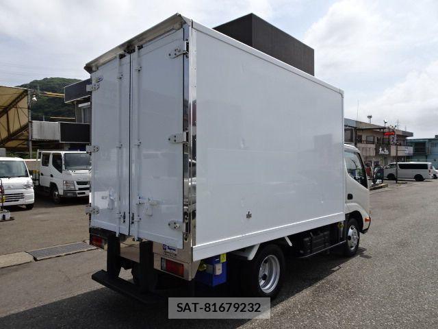 Hino DUTRO 2014-08 4753057-1