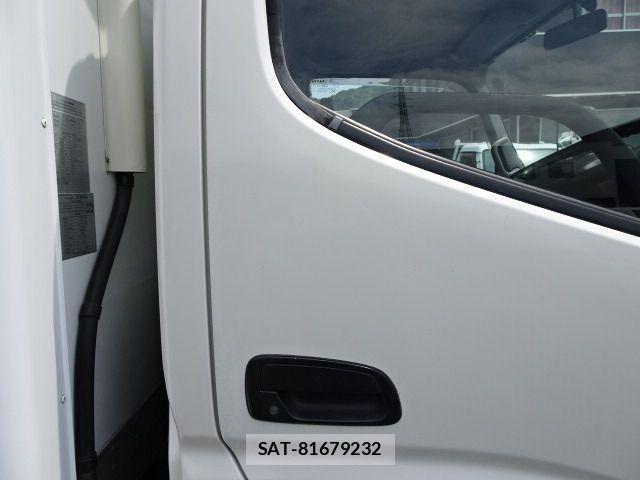 Hino DUTRO 2014-08 4753057-19