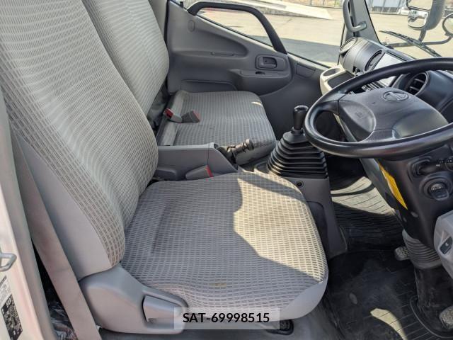 Hino DUTRO 2019-01 4753058-24
