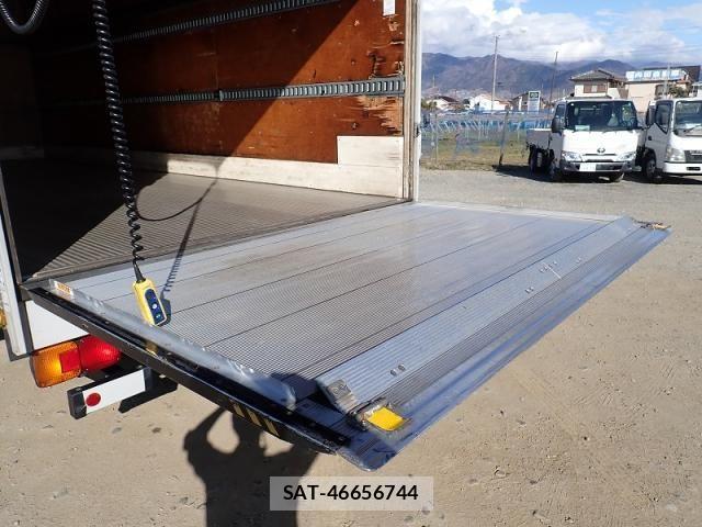 Hino DUTRO 2014-04 4938984-12