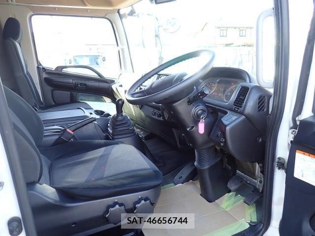 Hino DUTRO 2014-04 4938984-13