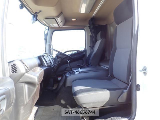 Hino DUTRO 2014-04 4938984-15