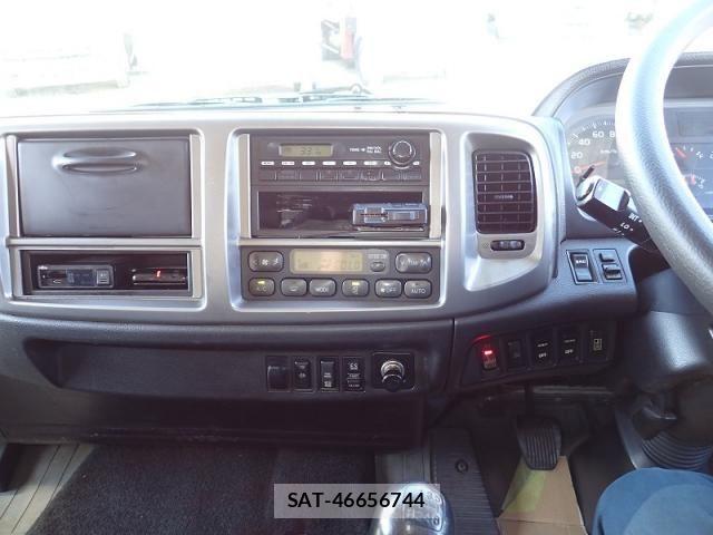 Hino DUTRO 2014-04 4938984-17