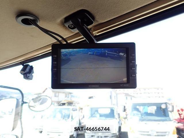 Hino DUTRO 2014-04 4938984-18
