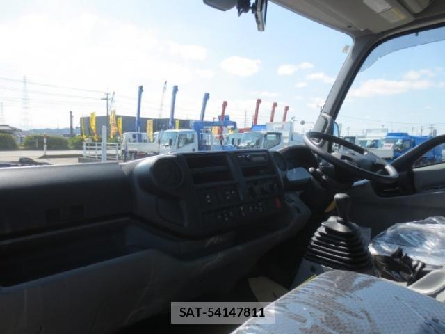 Hino DUTRO 2025-05 4938925-13