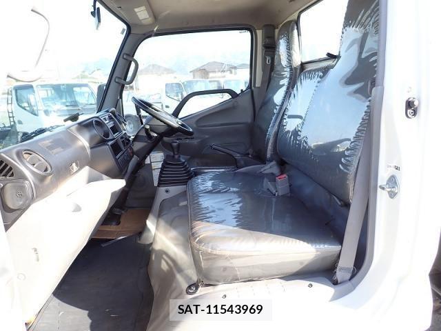 Hino DUTRO 2012-05 4938958-15