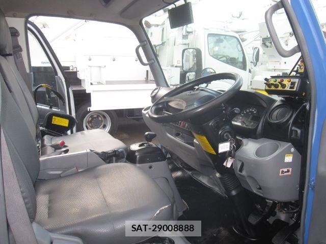 Hino DUTRO 2014-10 5866896-16