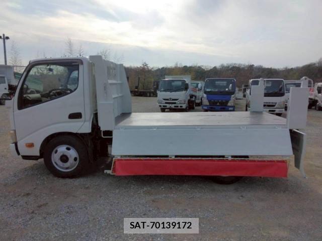 Hino DUTRO 2013-09 5866901-11