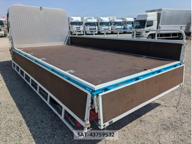 Hino DUTRO 2021-05 5866883-14