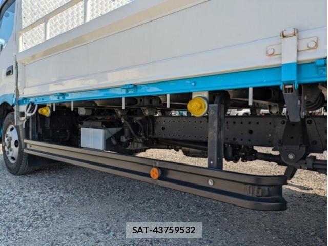 Hino DUTRO 2021-05 5866883-18