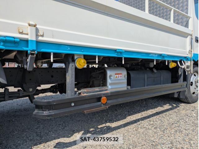 Hino DUTRO 2021-05 5866883-21