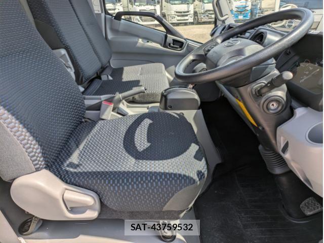 Hino DUTRO 2021-05 5866883-22