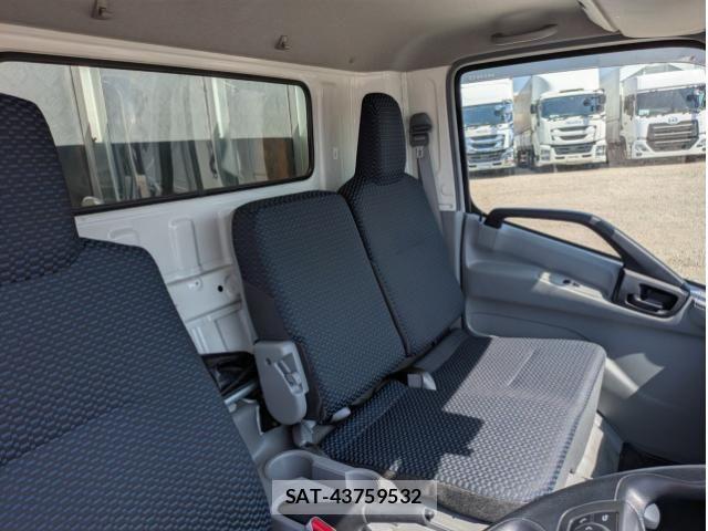 Hino DUTRO 2021-05 5866883-24