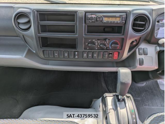 Hino DUTRO 2021-05 5866883-25