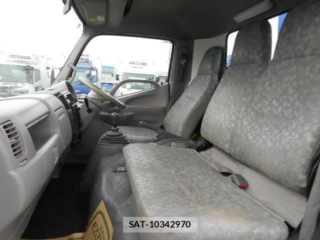 Hino DUTRO 2010-11 5866886-13