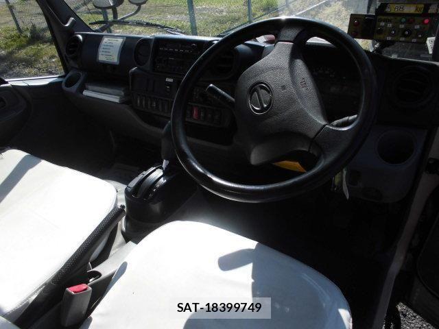 Hino DUTRO 2013-09 6004266-23