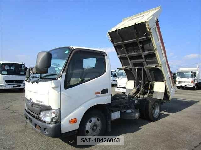 Hino DUTRO 2019-08 6214117-26