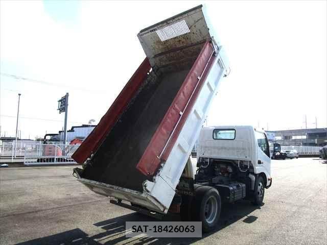 Hino DUTRO 2019-08 6214117-28