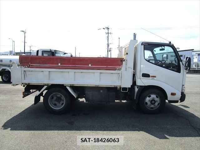 Hino DUTRO 2019-08 6214117-4