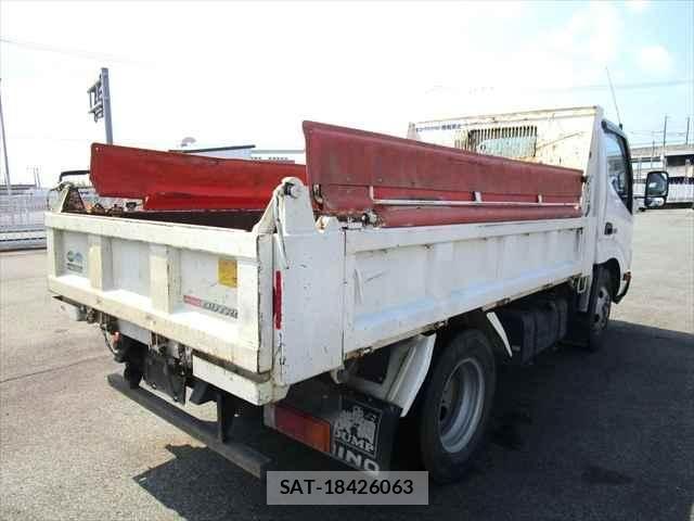 Hino DUTRO 2019-08 6214117-5