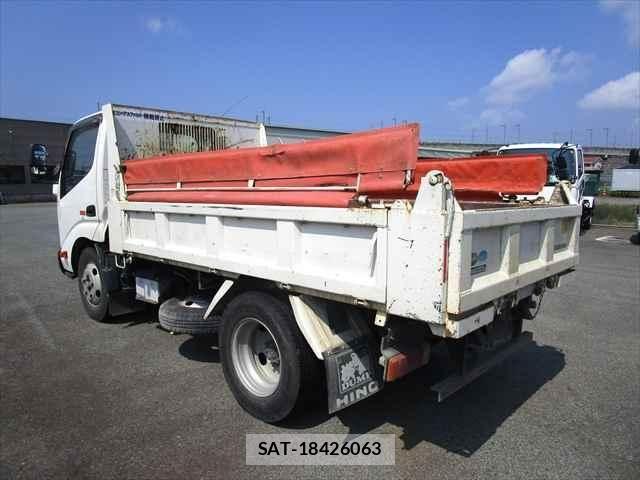 Hino DUTRO 2019-08 6214117-7