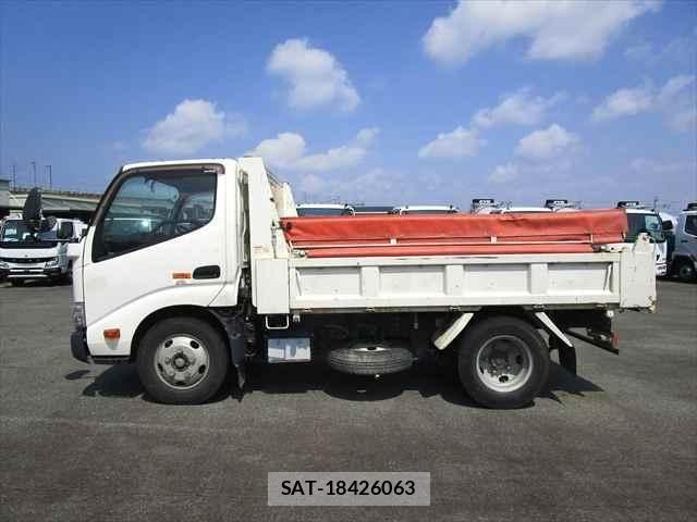 Hino DUTRO 2019-08 6214117-8