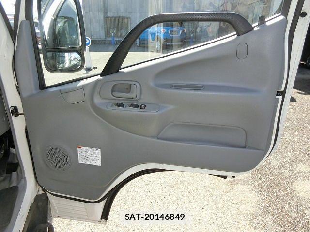 Hino DUTRO 2013-06 6243666-15