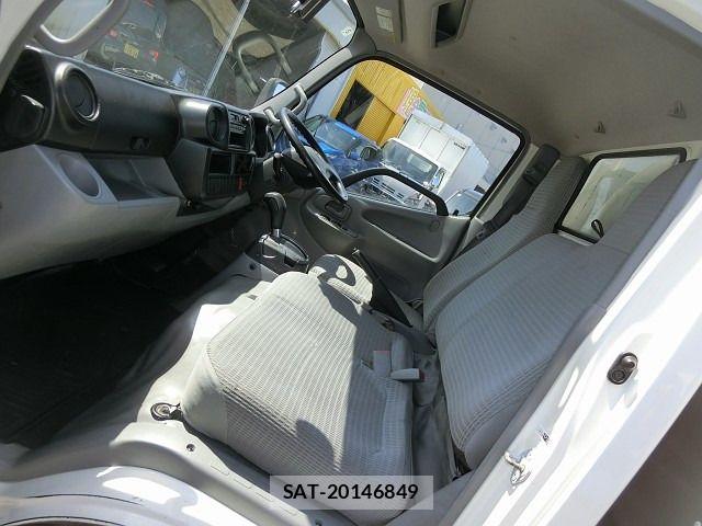 Hino DUTRO 2013-06 6243666-16