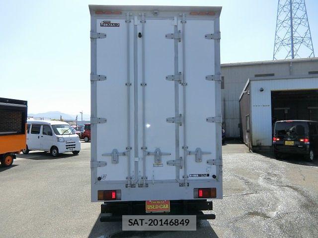 Hino DUTRO 2013-06 6243666-18