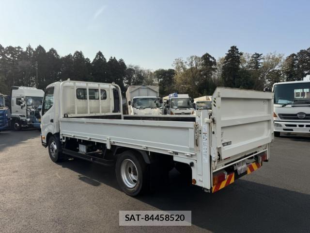 Hino DUTRO 2014-12 6243664-3