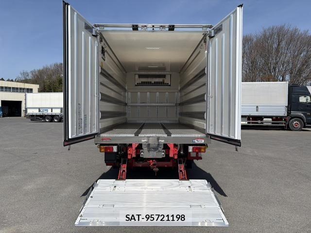 Hino DUTRO 2019-09 6243663-16