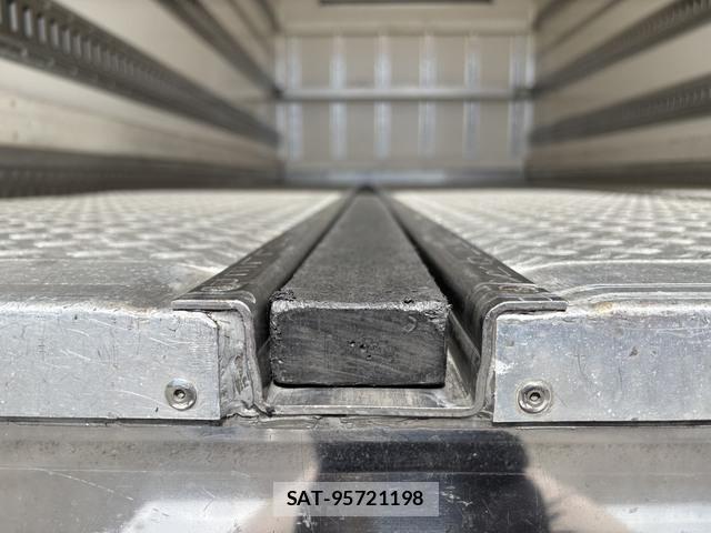 Hino DUTRO 2019-09 6243663-19
